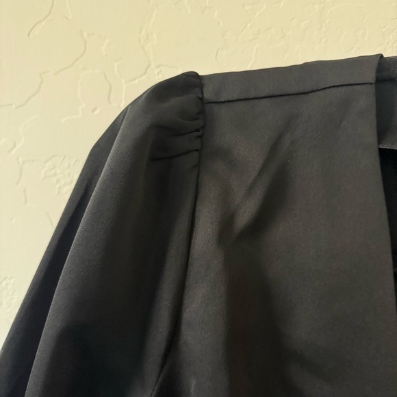 J. Crew V-Neck Button Front Satin Blouse Size 8 - Picture 13 of 15